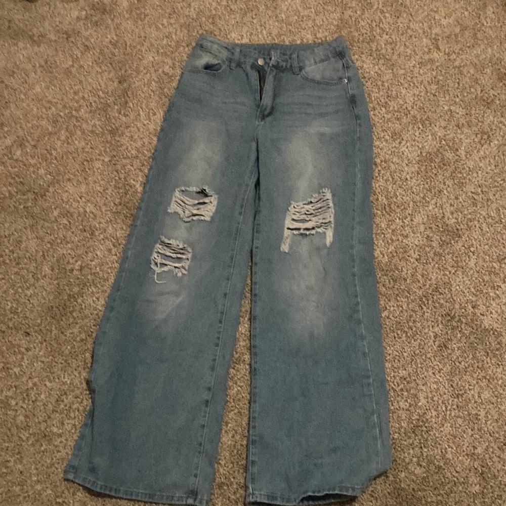 Baggy ripped jeans